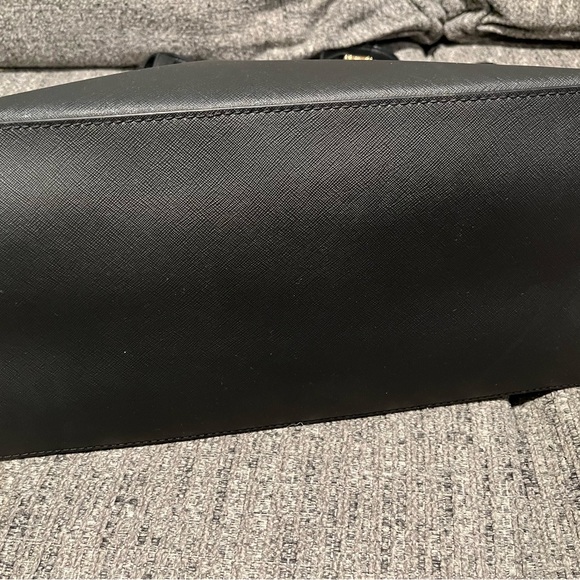 Michael Kors Gilly Large Tote Black Like NEW - Picture 5 of 12